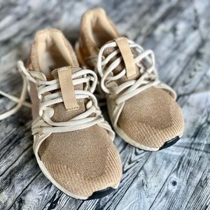 Size 6 women’s Stella McCartney x Addidas!